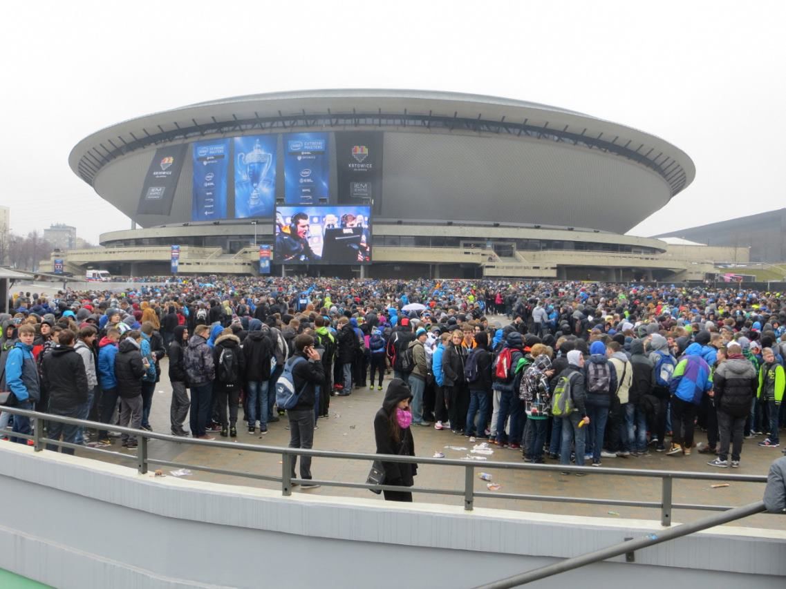 Tłumy pierwszego dnia IEM 2015