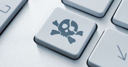 Nie trzeba jailbreaka, ten trojan zarazi także zabezpieczonego iPhone'a czy iPada