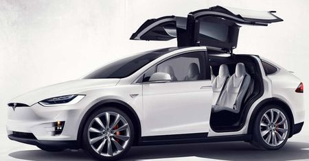 Czasem aktualizacja nie pomoże: Tesla wymieni hamulce w 53 tys. aut