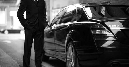 Uber ukarze spóźnialskich pasażerów dodatkowymi opłatami