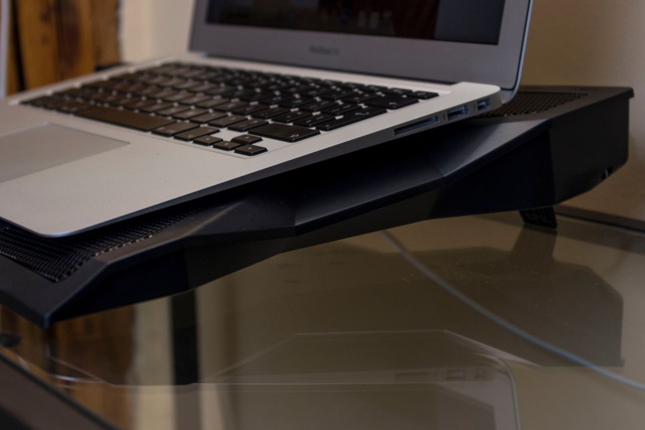 Cooler Master NotePal E1 — ochłodzi także Ciebie