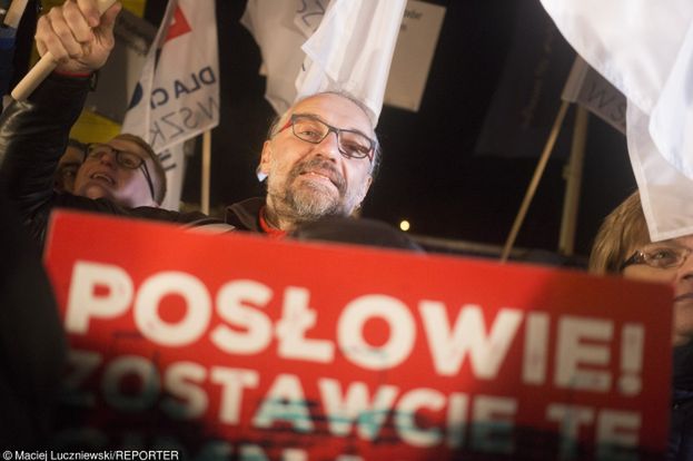 Kijowski: "POWINIENEM ZARABIAĆ TYLE CO POSEŁ. Myślę, że to rozsądny poziom"