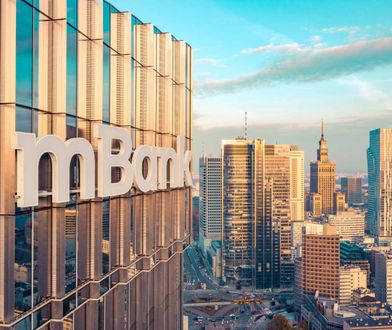 Wyjątkowa zmiana w ratingach mBanku: S&P, Moody’s i Fitch podwyższyły swoje oceny. Doceniono skuteczną redukcję ryzyka w portfelu kredytów walutowych, wzrost rentowności i silną pozycję kapitałową