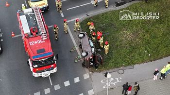 Warszawa: Zderzenie dwóch aut na Żoliborzu. Jedno dachowało. Występują duże utrudnienia w ruchu