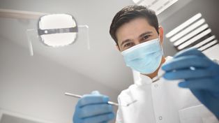 Turystyka dentystyczna Polaków. Tu jeżdżą po plomby za 50 zł