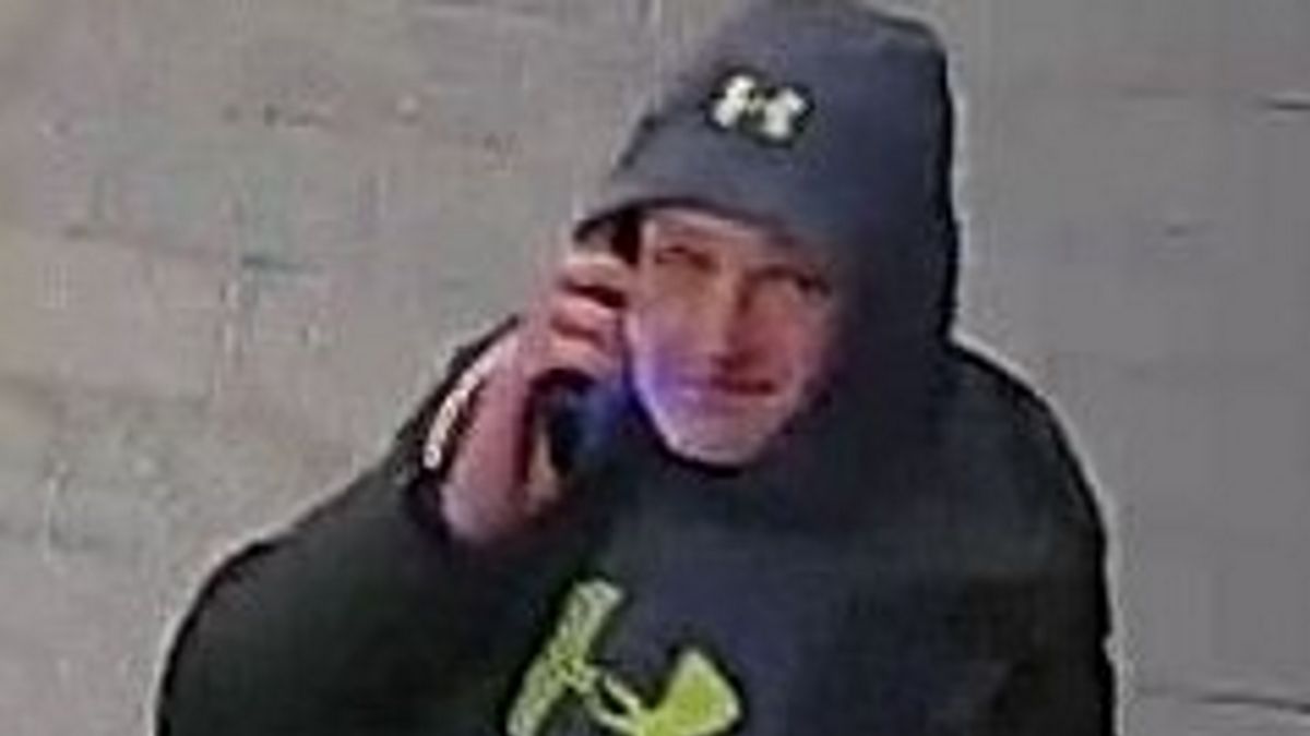 Mężczyzna został uchwycony przez kamery monitoringu