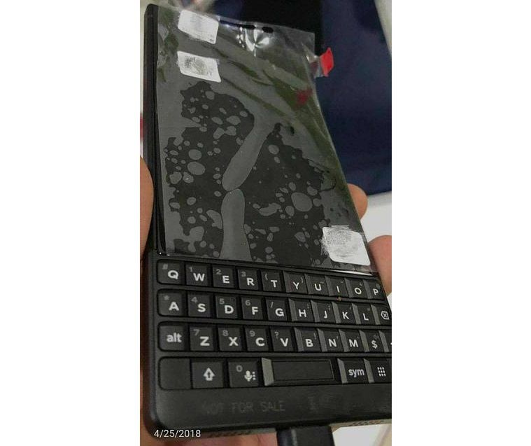 #wSkrócie: HTC U12+ i BlackBerry Athena na zdjęciach oraz projekt smartfonu ZTE z ekranem z dwoma wycięciami 2