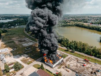 Sochaczewo: Pożar zakładów chemicznych. Słup czarnego dymu widać było z wielu kilometrów