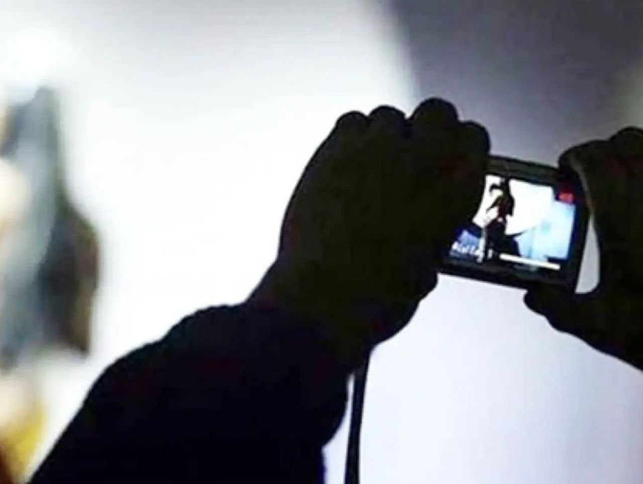 Ostrołęka: Poznał kobietę przez internet. Szantażowała go nagraniem