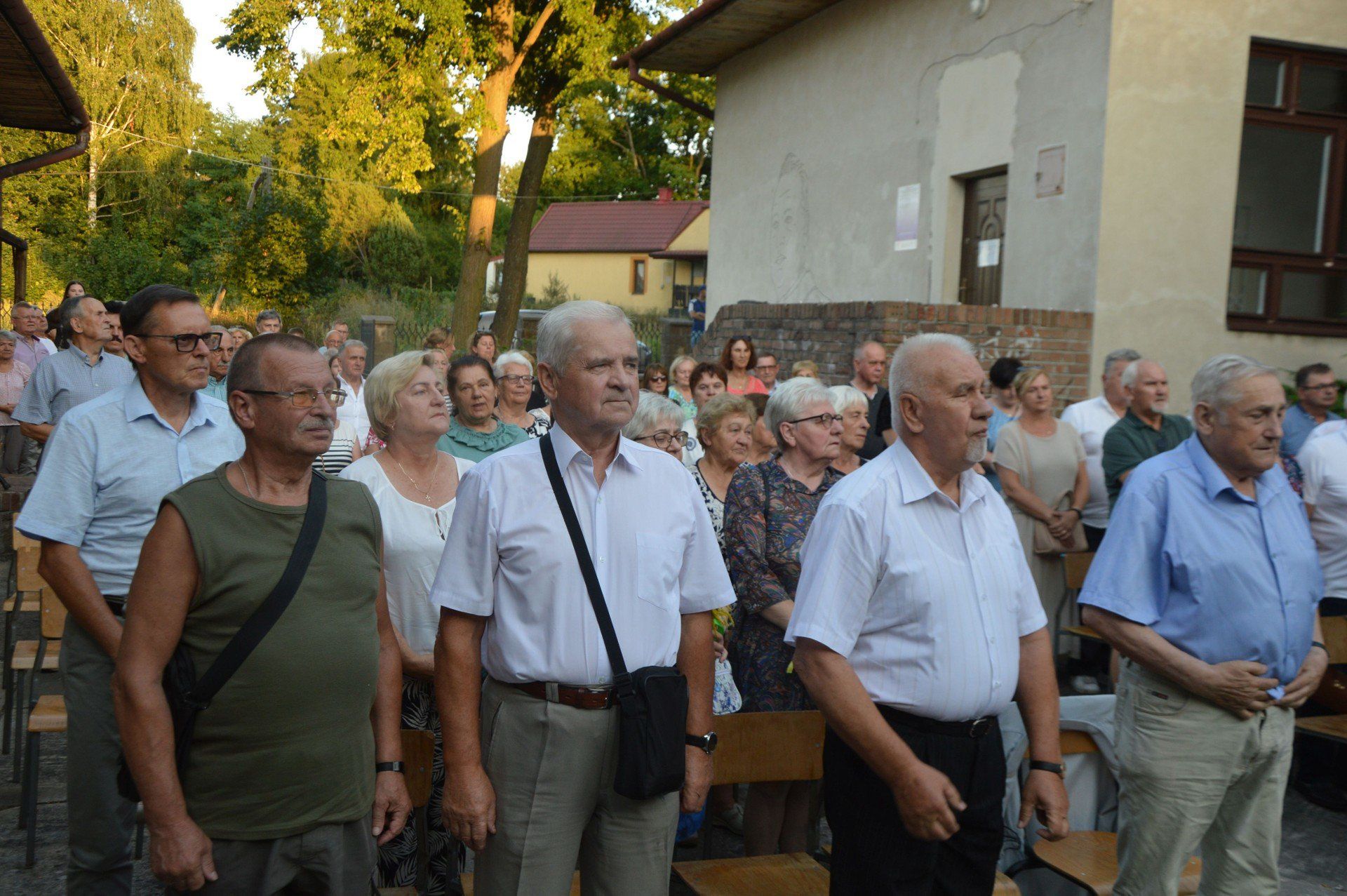 Setka mieszkańców Suchedniowa wzięła udział w Patriotycznym Śpiewaniu, zorganizowanym przez miejscową Radę Rycerzy Kolumba.