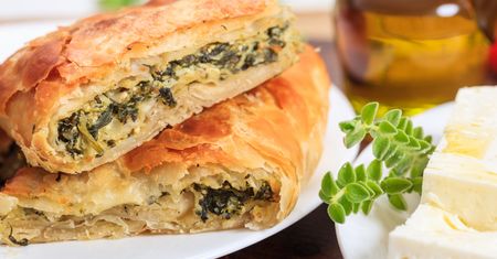 Spanakopita, czyli pita ze szpinakiem. Tak pyszna, że nie można się oprzeć