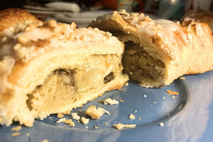 Rogal z Żabki w środku