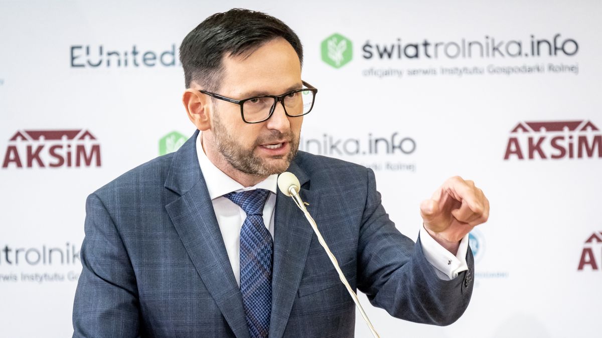 Daniel Obajtek
Toru�, 28.06.2023. Prezes zarz�du PKN Orlen Daniel Obajtek podczas konferencji rolnej #ForumdlaWsi - "Trzy Filary Bezpiecze�stwa" w siedzibie Akademii Kultury Spo�ecznej i Medialnej w Toruniu, 28 bm. (sko) PAP/Tytus �mijewski
Tytus �mijewski
#ForumdlaWsi, Akademia Kultury Spo�ecznej i Medialnej, AKSiM, forum dla wsi, konferencja, konferencja rolna, polityk, polityka, Trzy Filary Bezpiecze�stwa, bezpiecze�stwo, filar