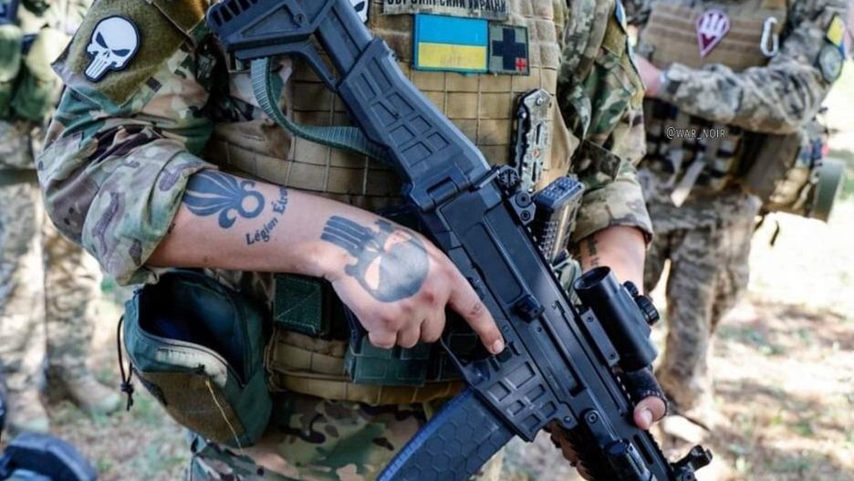 Ukraiński żołnierz z karabinkiem CZ-806 BREN-2.