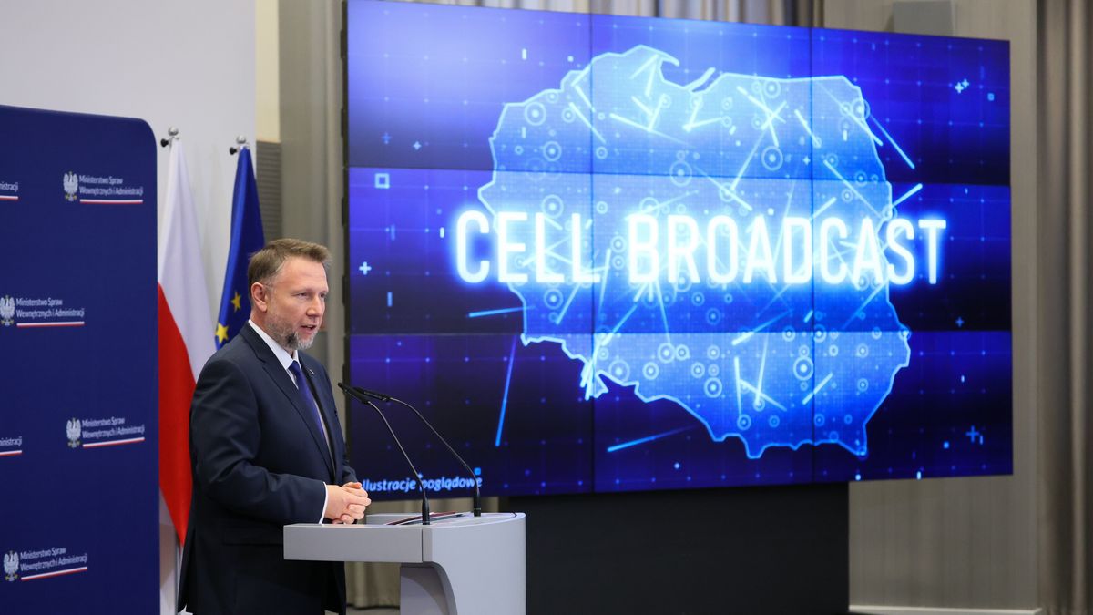Warszawa, 14.10.2026. Minister spraw wewnętrznych i administracji Marcin Kierwiński podczas podpisania listu intencyjnego ws. Cell Broadcast w siedzibie MSWiA w Warszawie, 14 bm. (jm) PAP/Leszek Szymański