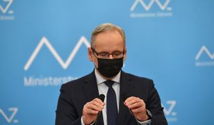 "To żenujące". Burza po konferencji Niedzielskiego