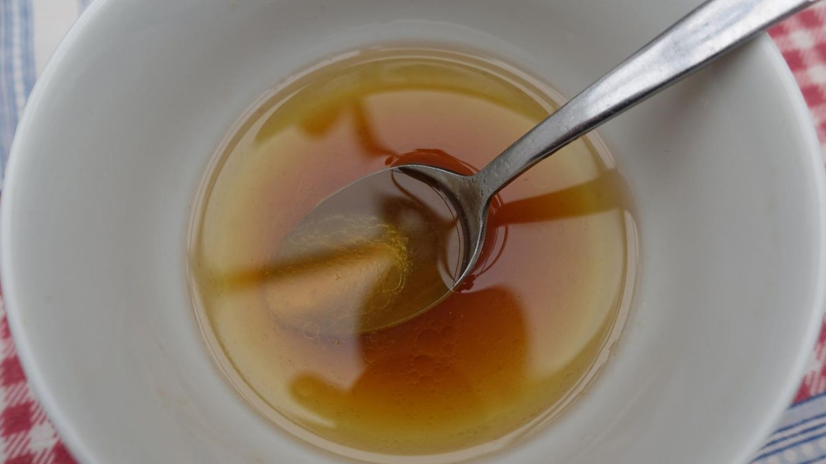 Niezastąpiony w dbaniu o cerę i pielęgnacji włosów. Pomoże uporać się z trądzikiem i suchą skórą