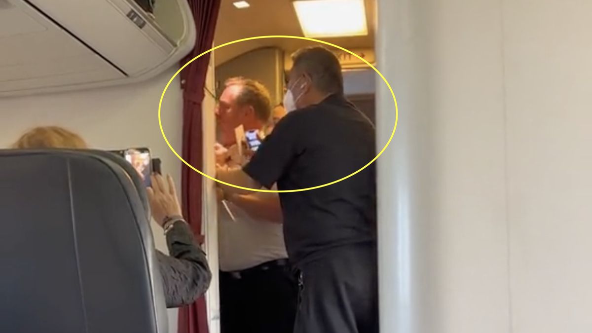 Pasażer został wydalony z samolotu 