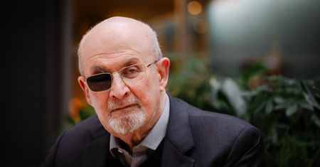 Chciał wypełnić fatwę, zaatakował pisarza. Sąd w USA uznał go winnym