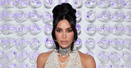 Kim Kardashian pochwaliła się ciałem w bikini. Jest dumna ze swoich kształtów