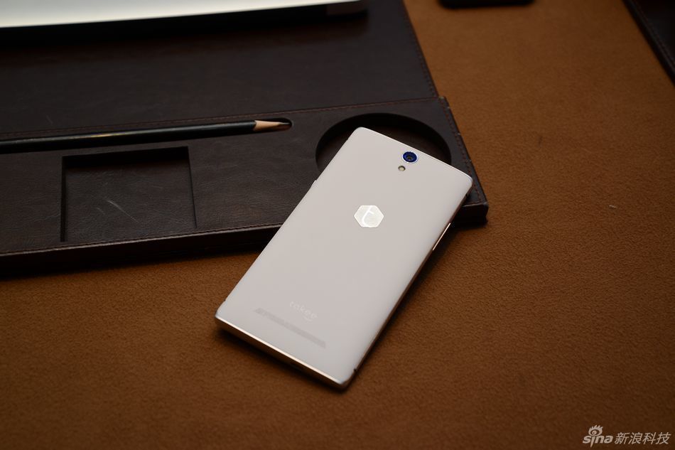 Takee 1 - "pierwszy na świecie holograficzny smartfon" 5