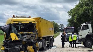 Karniewo: Czołowe zderzenie dwóch ciężarówek. Jedna osoba nie żyje