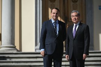 Sikorski rozmawiał z Wang Yi. Tematy: cła i wojna w Ukrainie