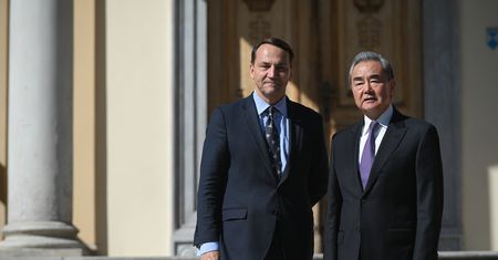 Sikorski rozmawiał z Wang Yi. Tematy: cła i wojna w Ukrainie