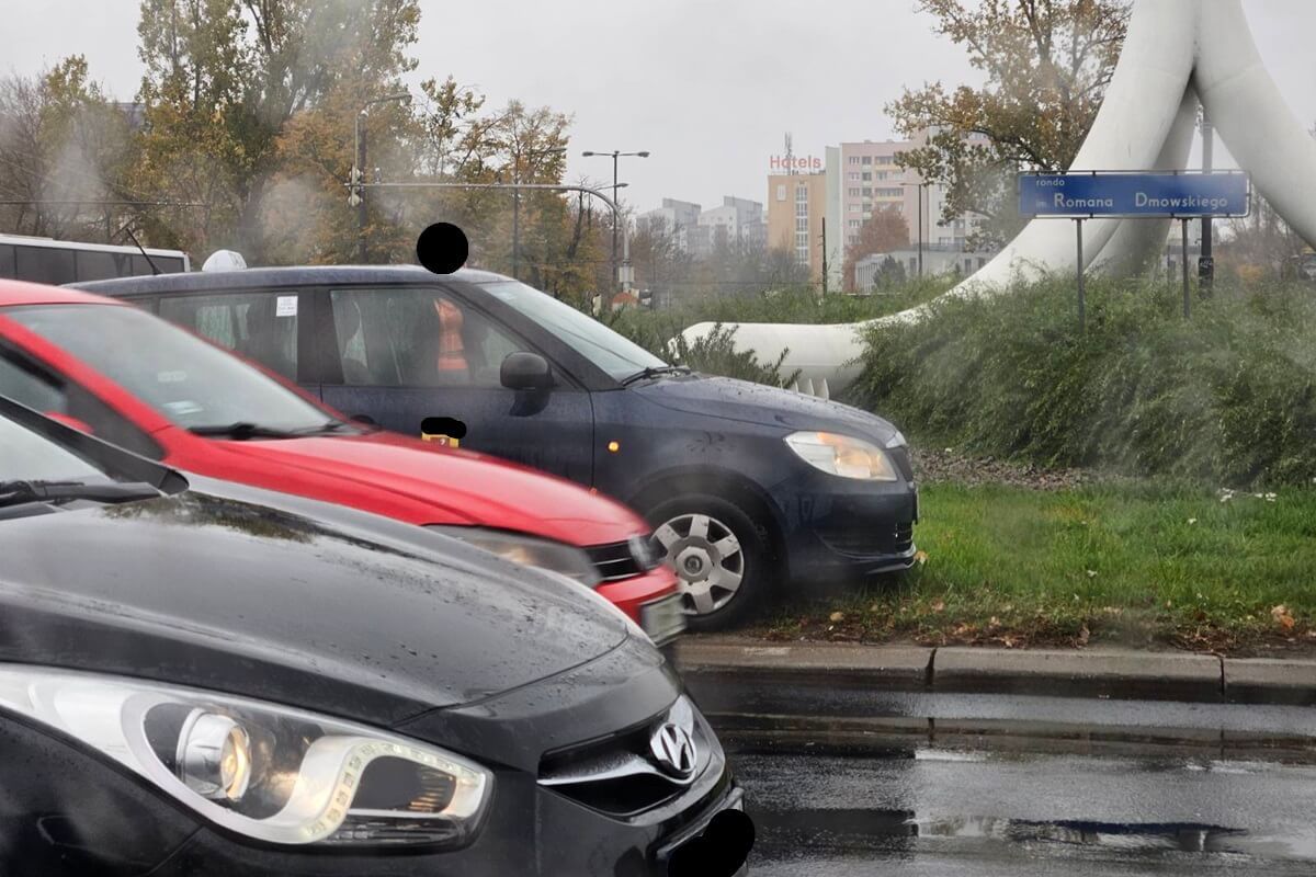 Zderzenie skody z oplem na rondzie Dmowskiego przy Zamku