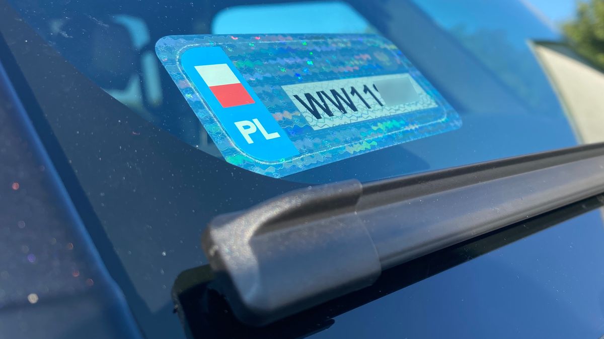 Nowej już nie dostaniesz, a tę naklejoną już na szybie będzie można zdjąć