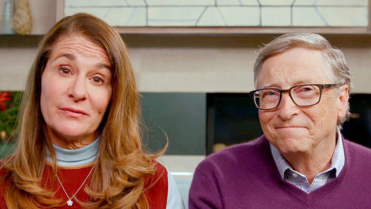 Bill Gates (z prawej) przepisał akcje na swoją żonę Melindę (z lewej) w ramach umowy rozwodowej