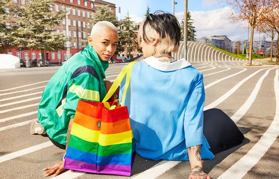 IKEA znów sprzedaje tęczową torbę. Zysk na pomoc osobom LGBTQ+