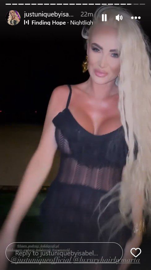Izabela Macudzińska eksponuje biust na Malediwach, celebrując 40. URODZINY! (ZDJĘCIA)