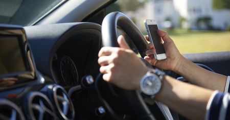Włosi zmienili kodeks drogowy. Tak będą karać za alkohol i używanie telefonu