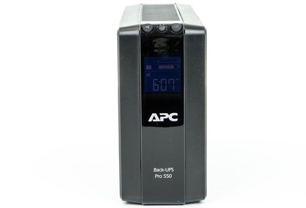 APC Back-UPS Pro 550 widok od przodu
