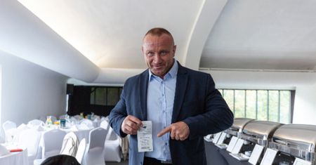 Mariusz Pudzianowski zdradził, o co chodzi z koniem: "Mam zajawkę. Będzie startował na torze konnym"