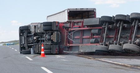 Wypadek na autostradzie A4 w Katowicach. Zderzyły się dwie ciężarówki. Droga w kierunku Krakowa częściowo zablokowana.