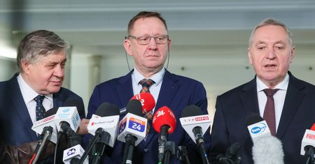 "Z deszczu pod rynnę". Wściekli rolnicy o zmianie na stanowisku ministra rolnictwa