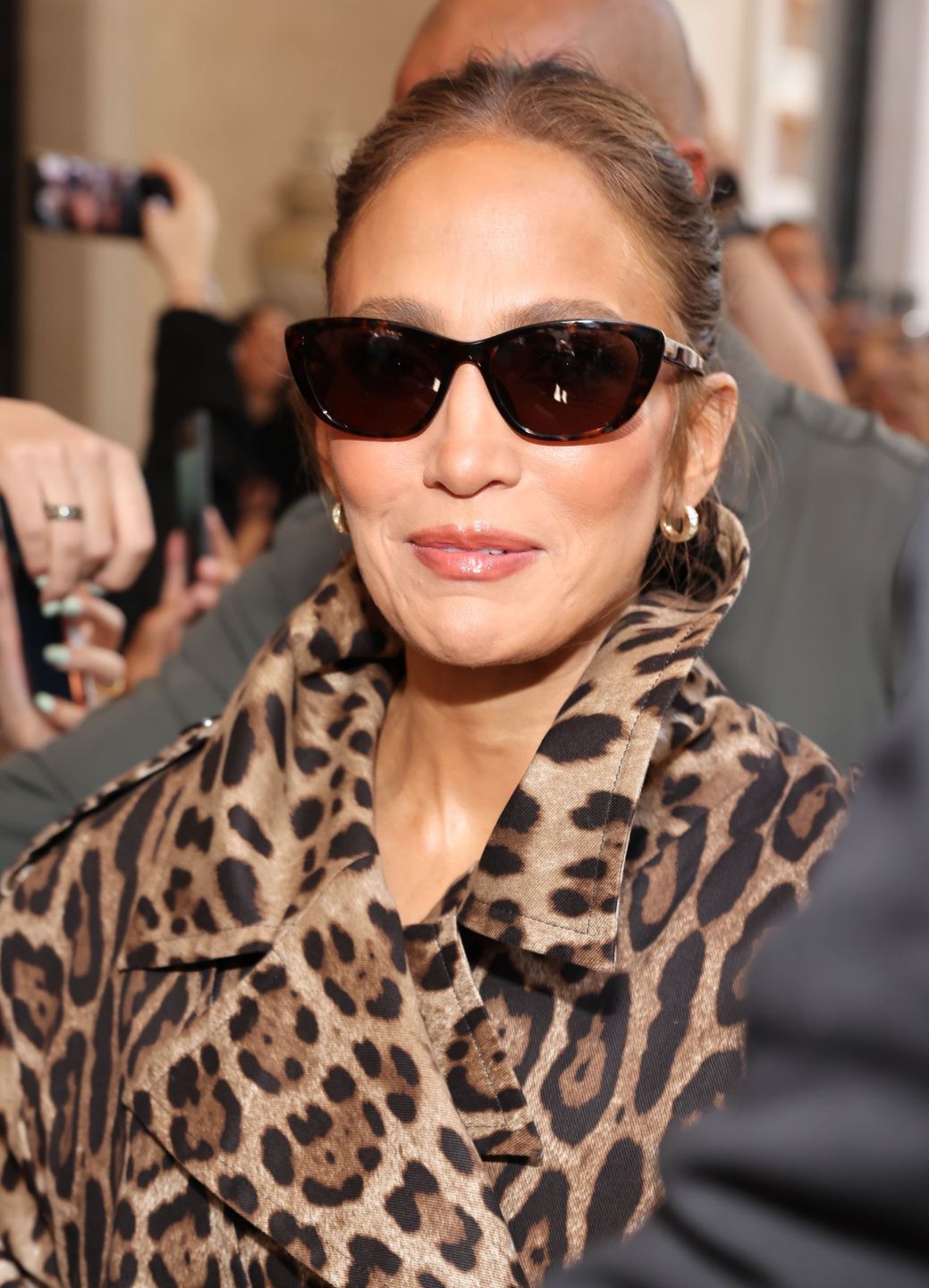 Jennifer Lopez w ultrakrótkiej mini przybywa do Mediolanu