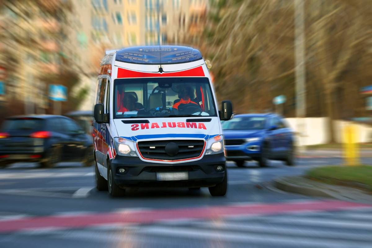 Tragedia w Ostródzie. 14-latka potrącona przy przystanku