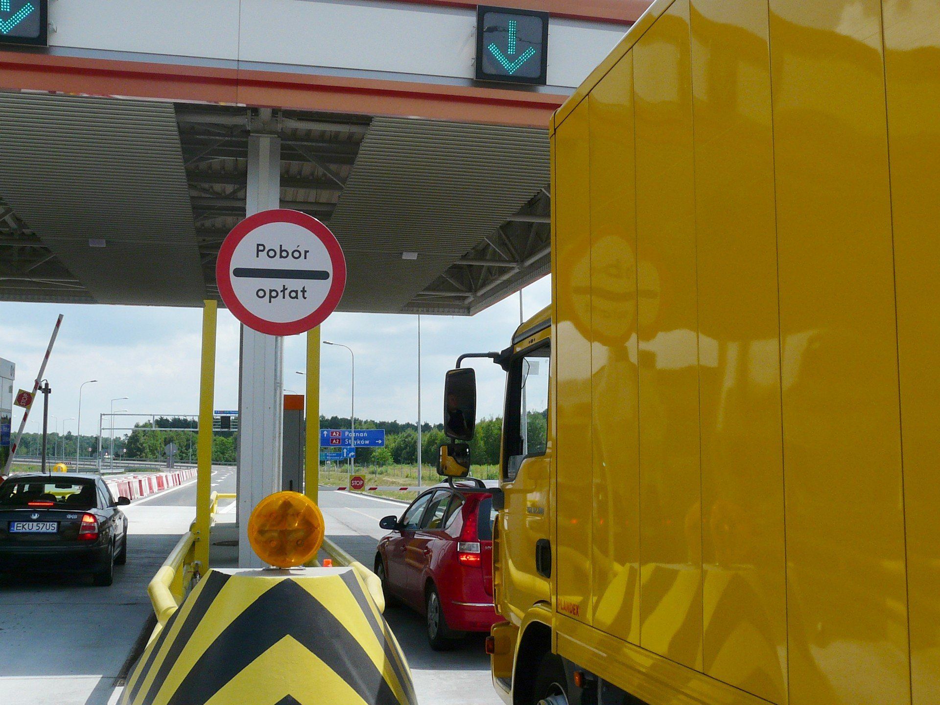 Spół Autostrada Wielkopolska SA powód podniesienia opłat tłumaczy znaczącym w ostatnim czasie wzrostem wydatków związanych z remontem nawierzchni, modernizacją systemów bezpieczeństwa oraz obsługą zadłużenia inwestycyjnego.