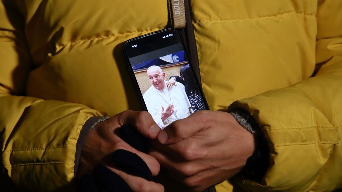 The image of Pope Francis on the cell phone held in the hand of a faithful during the recitation of the Rosary for the health of the Pope in St. Peter's Square. Vatican City (Vatican), February 24th, 2025. (Photo by Grzegorz Galazka/Archivio Grzegorz Galazka/Mondadori Portfolio via Getty Images)