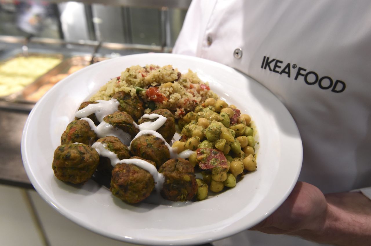 Kultowe klopsiki i hot dogi z IKEA z dostawą do domu