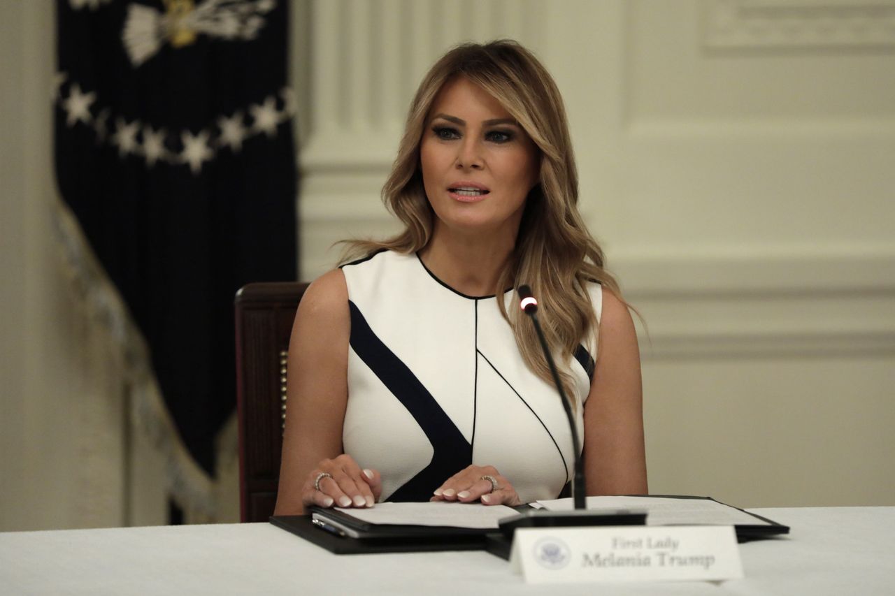 Słowenia. Rzeźba Melania Trump podpalona w Dzień Niepodległości USA