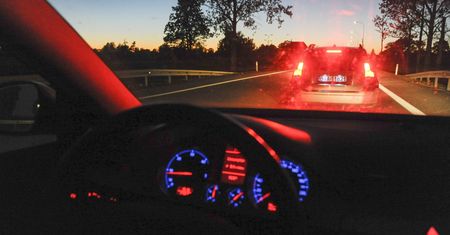 System automatycznego hamowania awaryjnego będzie obowiązkowy. To doskonała wiadomość