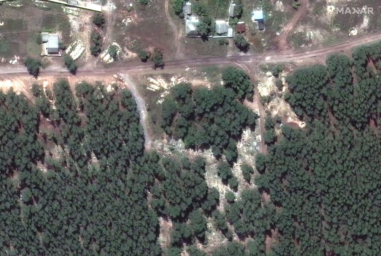Leśne groby. Pokazali zdjęcia satelitarne w pobliżu Izium