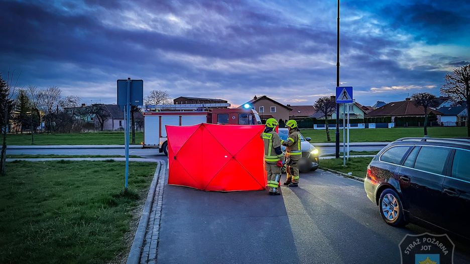 Ciało przed blokiem. Nie żyje wojskowy
