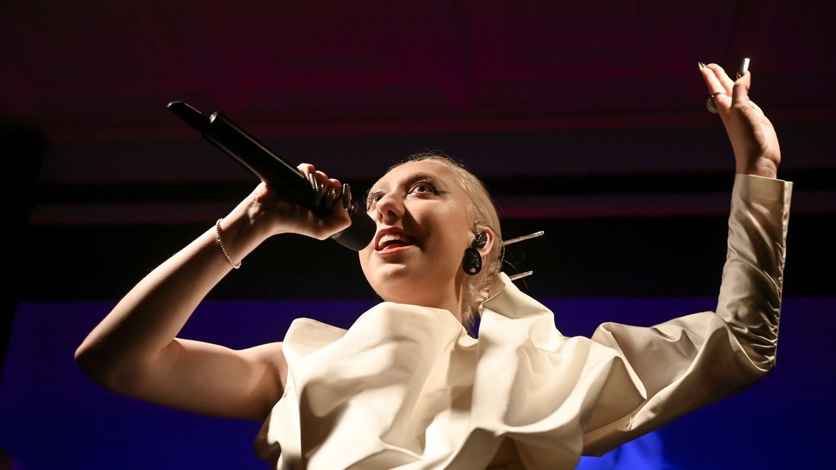 Luna zmierzyła się z wykonaniem przeboju francuskiego artysty