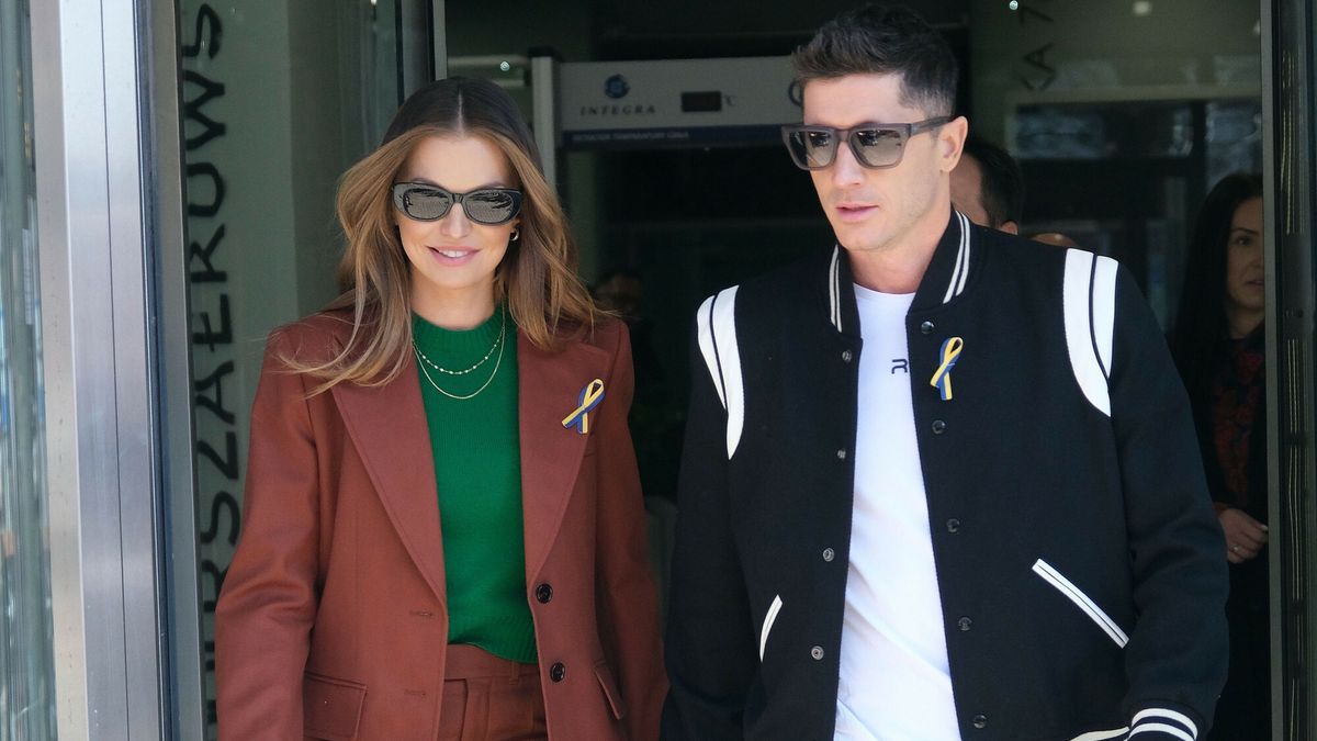 Robert i Anna Lewandowscy przed studiem Dzie? Dobry TVN
Fot. TRICOLORS/EAST NEWS   WARSZAWA. 20.03.2022   Robert i Anna Lewandowscy przed studiem Dzien Dobry TVN   n/z: LEWANDOWSKA ANNA LEWANDOWSKI ROBERT
TRICOLORS