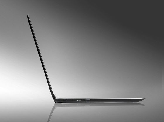 Acer Aspire S5: najcieńszy ultrabook na świecie zaprezentowany widok z boku